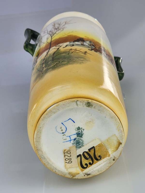 Royal Doulton: Coaching Days Vase - Royal Doulton