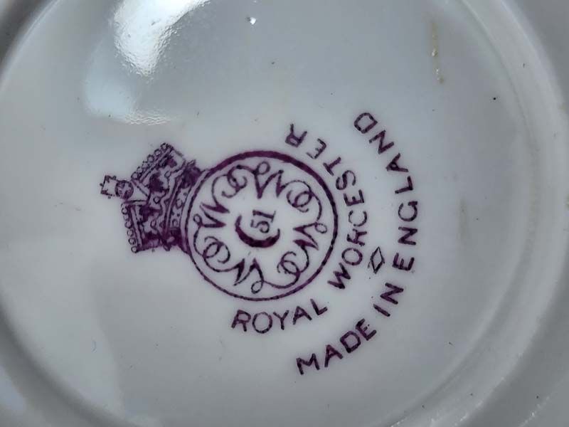 Royal Worcester: Royal Worcester Coffee Pot - Fruit