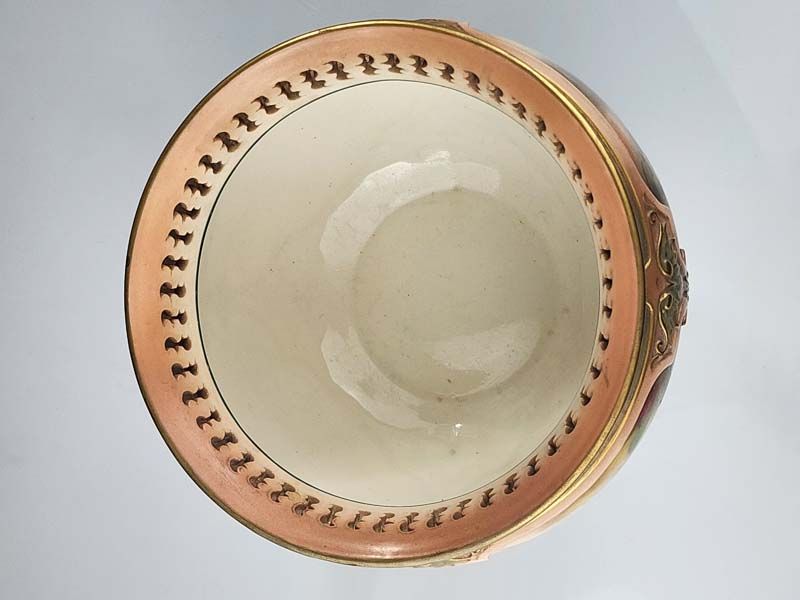 Royal Worcester: Hadleys Worcester Jardiniere - Roses