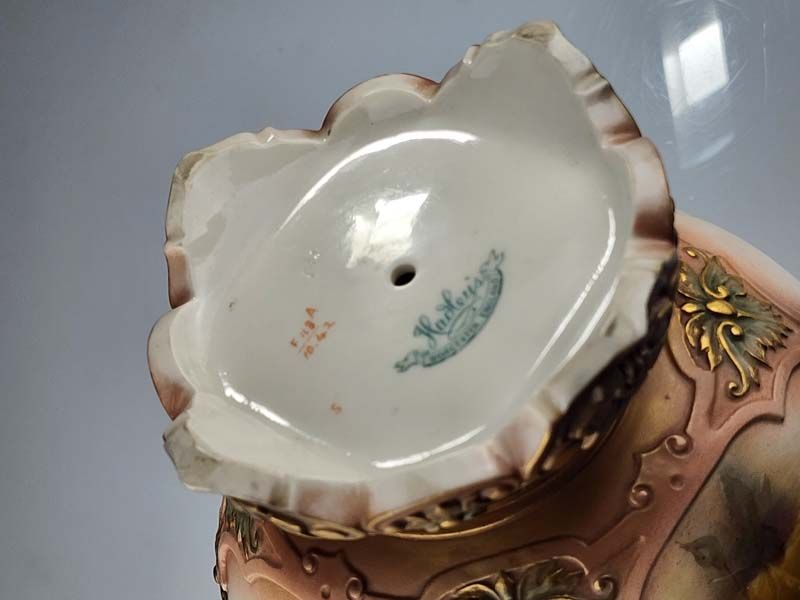 Royal Worcester: Hadleys Worcester Jardiniere - Roses