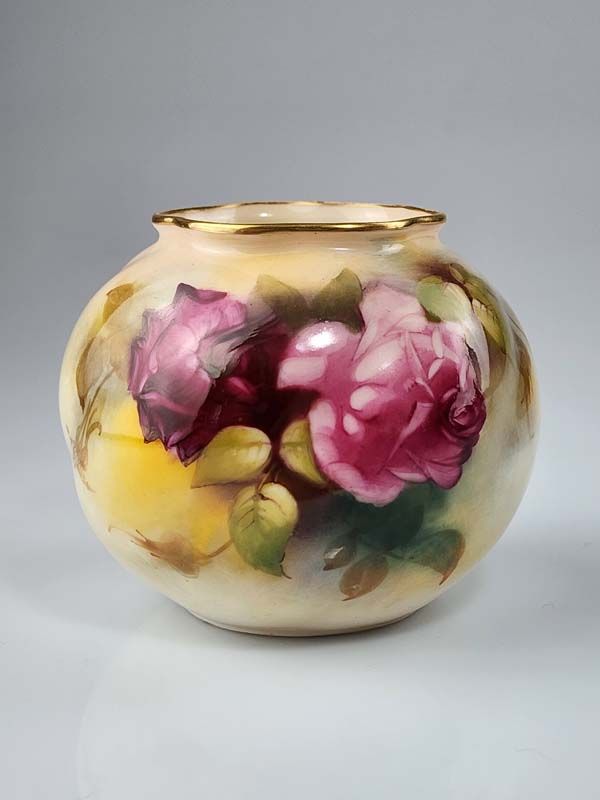 Royal Worcester Small Vase 1923 - Roses