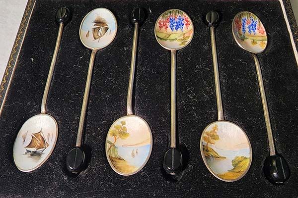 Cased silver enamel coffee spoons - Birmingham 1957