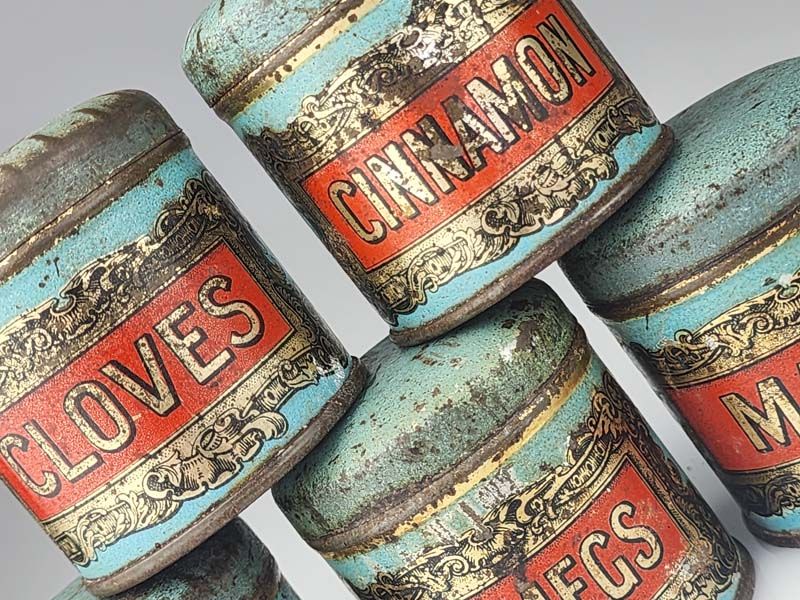 Vintage & Retro: Vintage spice jars