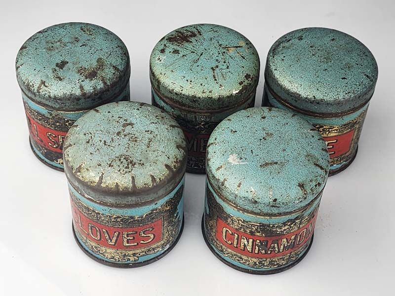 Vintage & Retro: Vintage spice jars